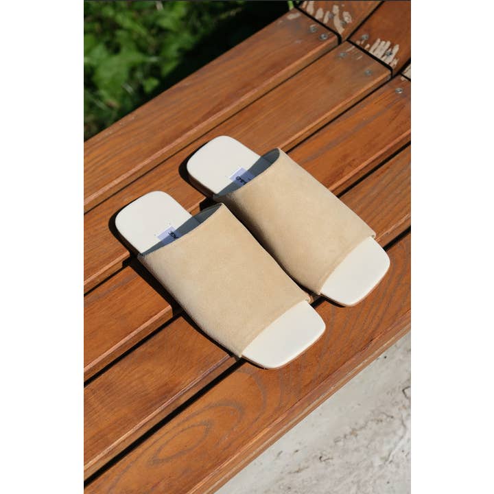 Flat Slides Piazza and other Purchase wholesale plain slides. Free returns & net 60 terms on Faire trending on Faire.