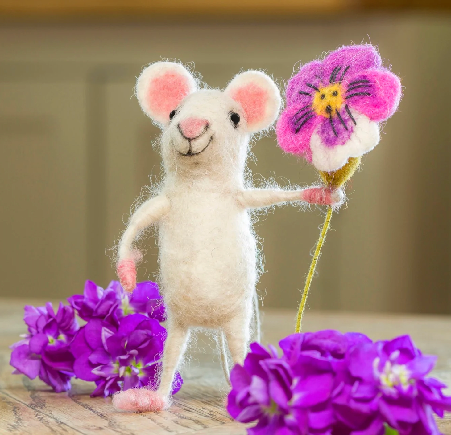 Sew Heart Felt - Wholesale Decorative Tabletop Object - Mouse Holding Pansy2