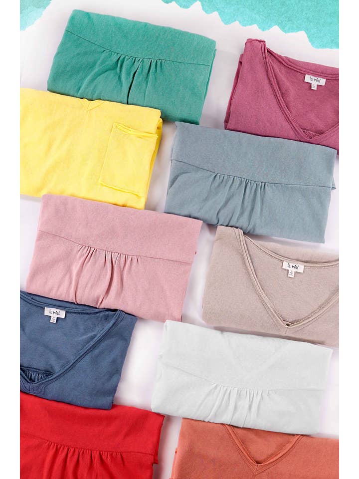 La Miel - Wholesale T-shirt – women's - JAT7459-V-neck Front Pocket Breathable Short Sleeve Top1