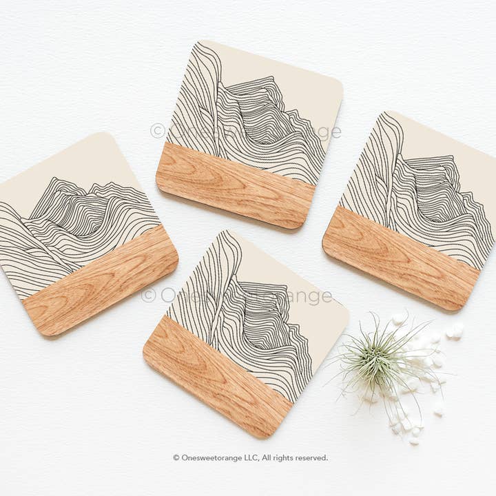 Ensemble de 4 dessous de verre en liège, sous-verres Mountain Lines en faux bois pour la vente par Onesweetorange