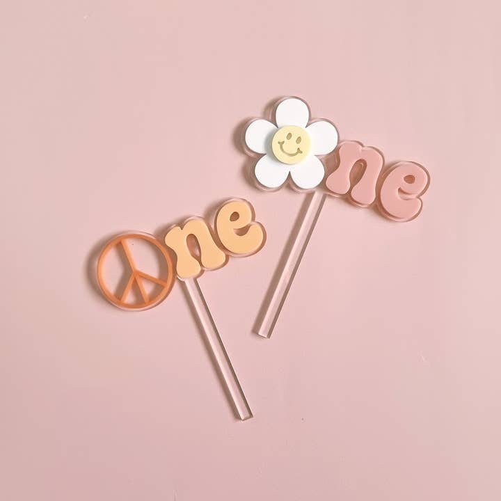 Tortenaufsätze „One“ für den Großhandel von Felt in Bloom