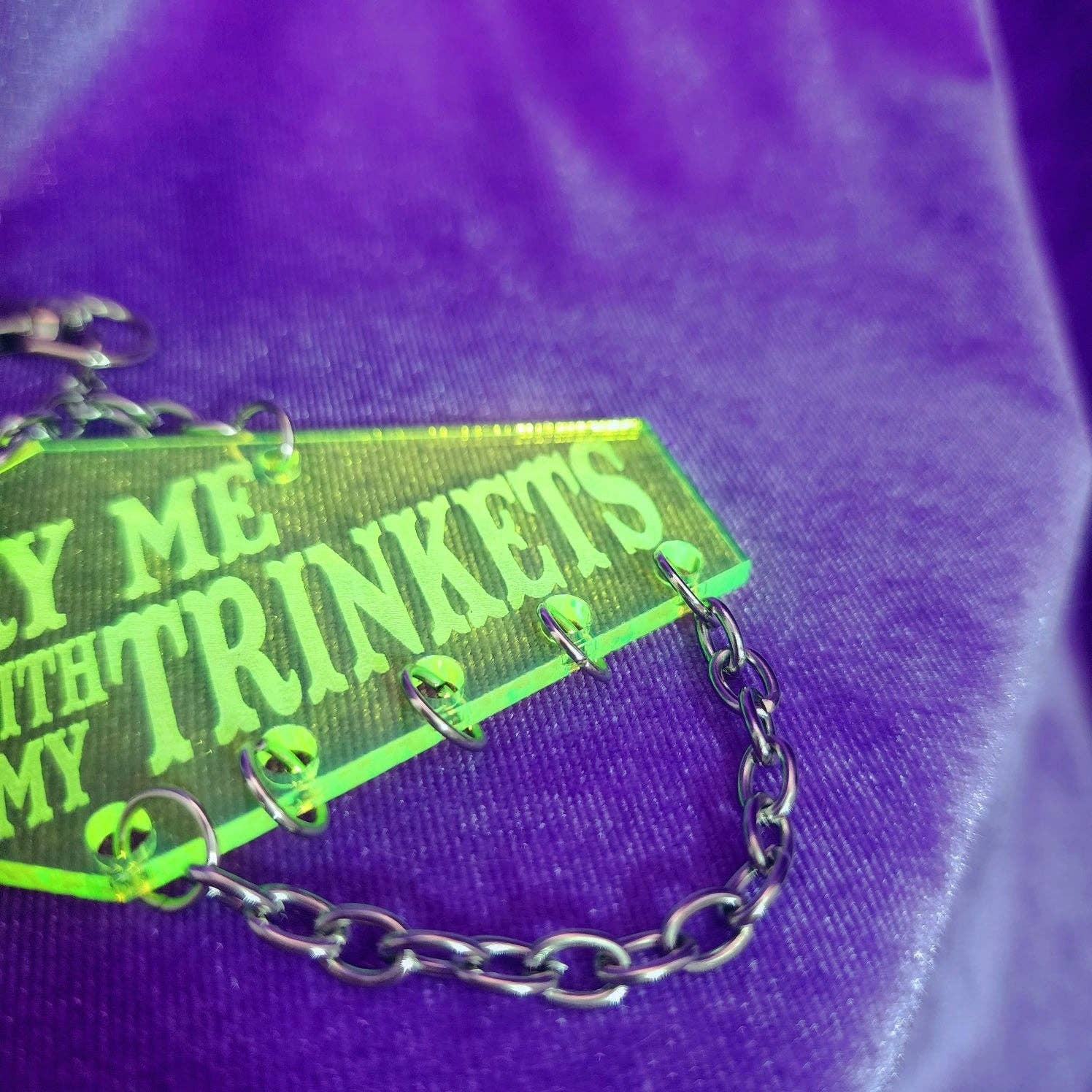 SHOPMALASTORE - Vente Porte-clés – femme - PORTE-CLÉS BIJOUX CERCUEIL - "ENTERREZ-MOI AVEC MES BIJOUX"2