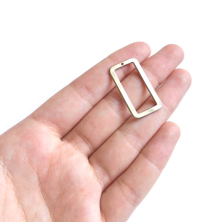 6 pièces+31 x 16 mm - Pendentif en laiton argenté de forme rectangulaire pour la vente par Crafters Resort