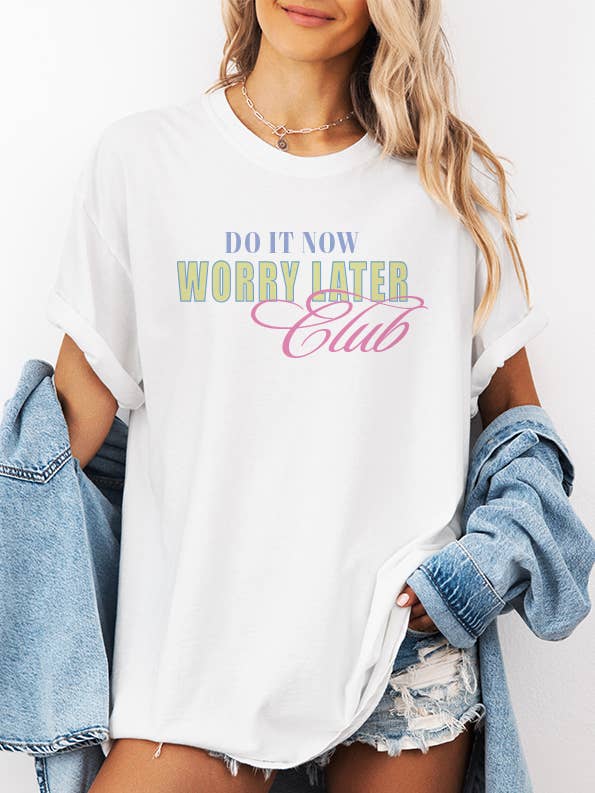 Oroa dig senare t-shirt för wholesale av Camo Girl Outfitters