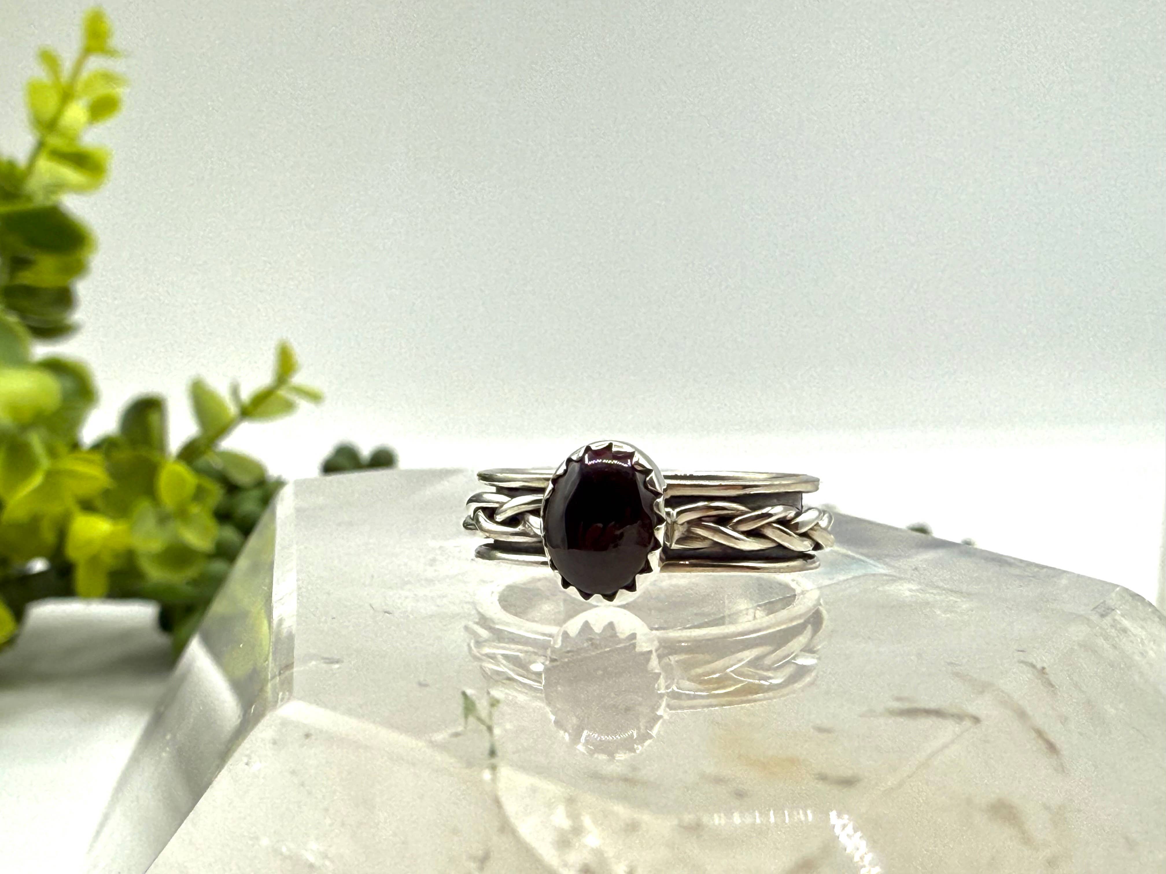 Meraki Gemstones – Engroshandel Solitairering – Granat SPINNER RING-Sterling Sølv/925- Ædelsten m/Fletning2