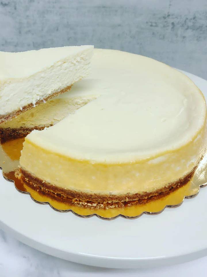 Cheesecake Carousel NY Plain Cheesecake 8" inch for wholesale by Cheesecake Carousel