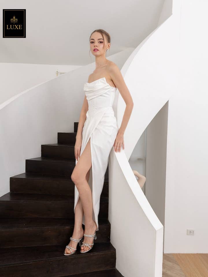 AlexyDesings – wholesale Klänning - Dam – Draperad klänning med slits framtill och bystier.12