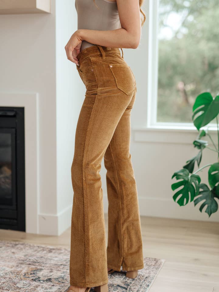 Avenue Wholesale - Venta al por mayor Pantalones - Mujer - Pantalones de pana Judy Blue Bootcut en camel