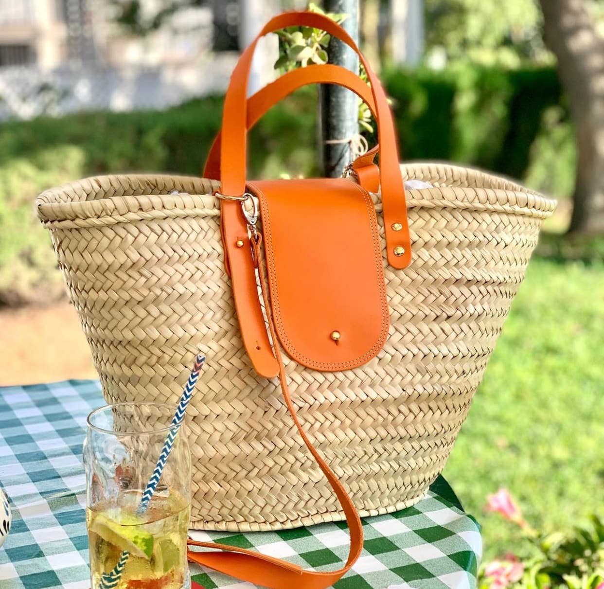 MIRAMAR Store - Wholesale Beach bag - Leather-Handled Palm Leaf Shoulder Basket (With Closure)