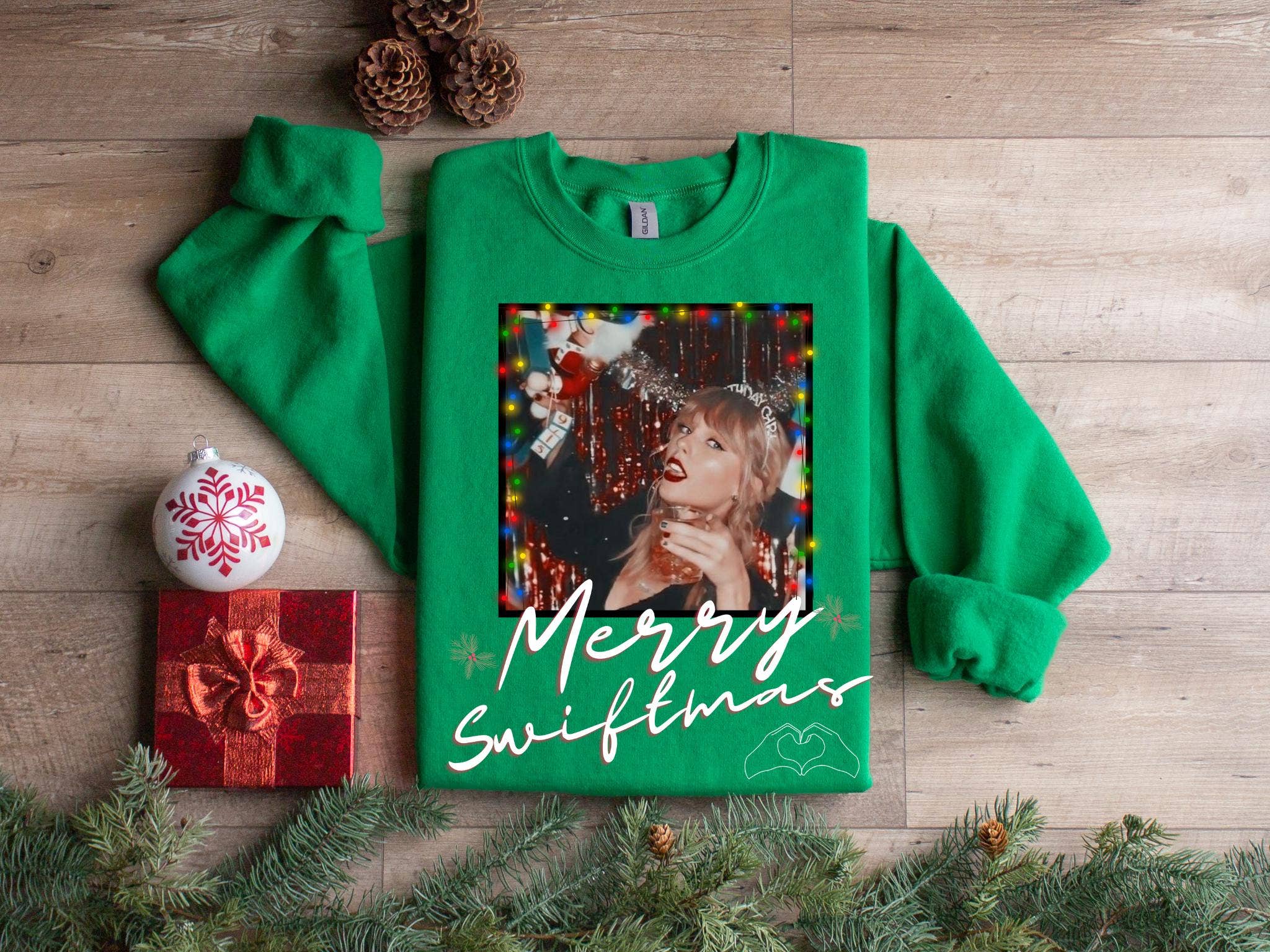 TheKingShirt - Wholesale Graphic Sweatshirt - Women's - Merry Swiftmas Sweater - Taylor Eras Christmas Sweat
