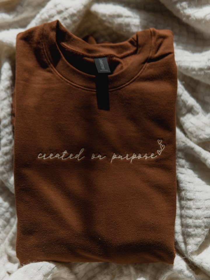 skabt med vilje | Broderet Christian Sweatshirt for engroshandel hos Spirit Led Collective