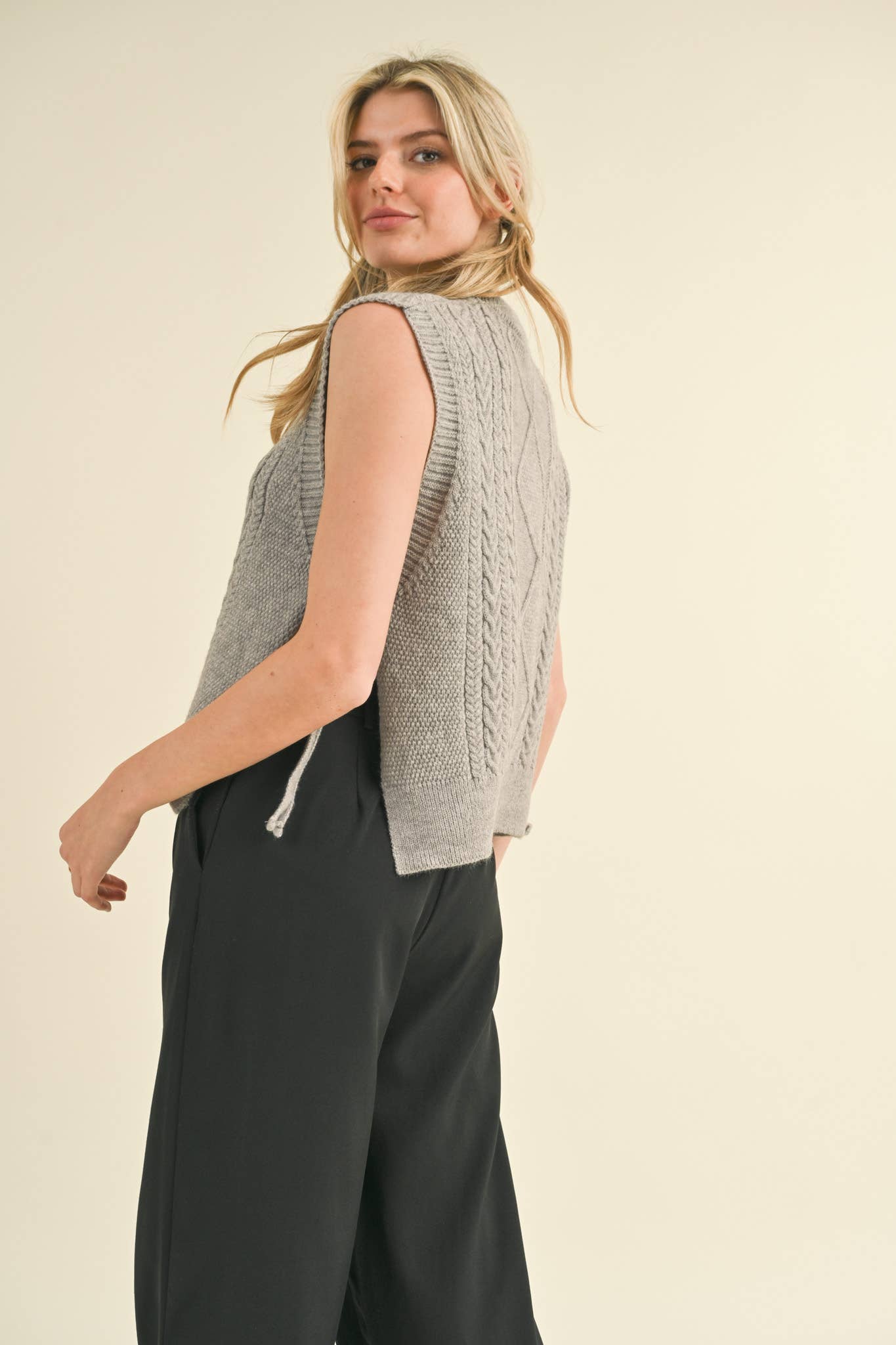 &MERCI - Wholesale Sweater Vest - Women's - CABLE KNIT SIDE TIE SWEATER VEST MSW1063716