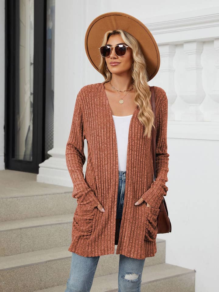 Suhkasana - Vendita all'ingrosso Cardigan - Donna - Top lavorato a maglia con cardigan a maniche lunghe e tasche semplici15