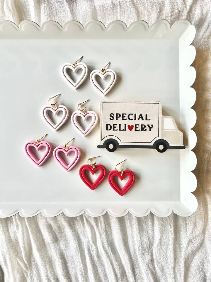 Orecchini a Cuore in Rilievo, Orecchini in Argilla a Cuore per la vendita all'ingrosso da parte di SeizeTheClayJewelry