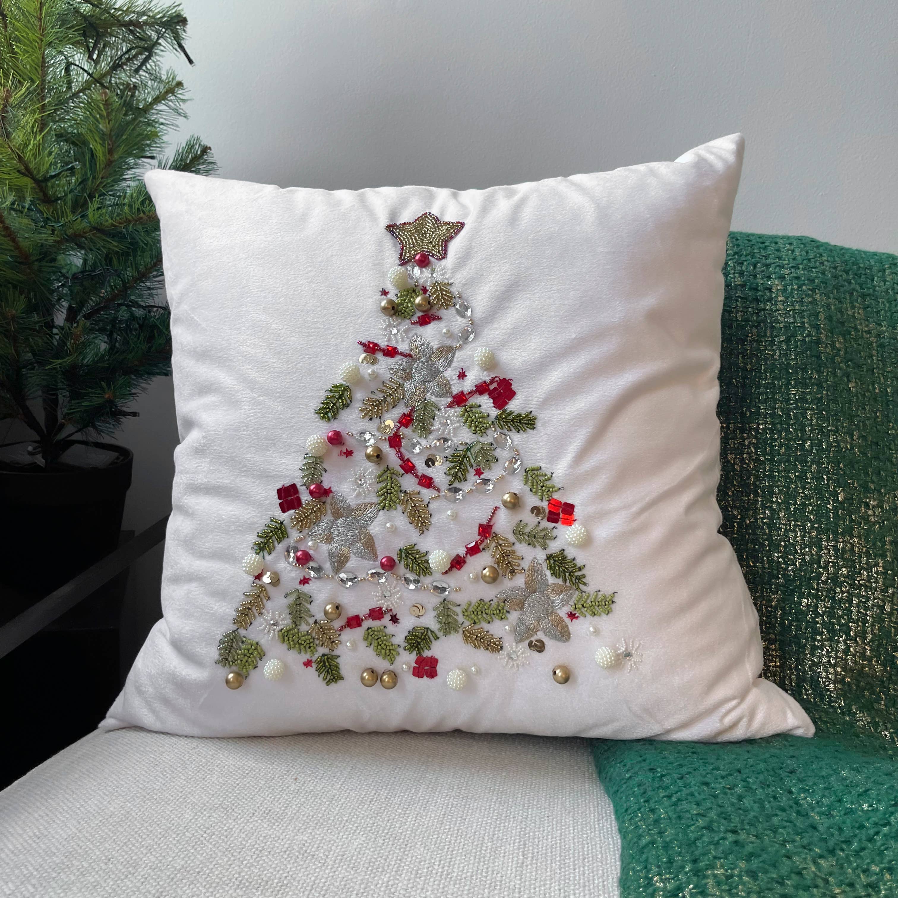 House Of Harkaari – wholesale Dekorativ kudde – Sammet pärlstav nyckfull julgran kudde6