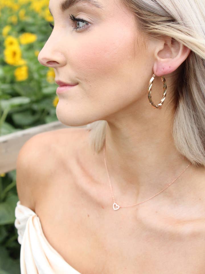 Créoles d'avril pour la vente par Sweet Three Designs