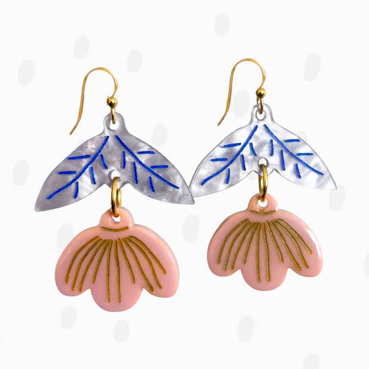 Acryl Statement Oorbellen - De Blush Klokbloem voor wholesale door Pieces of Blonde