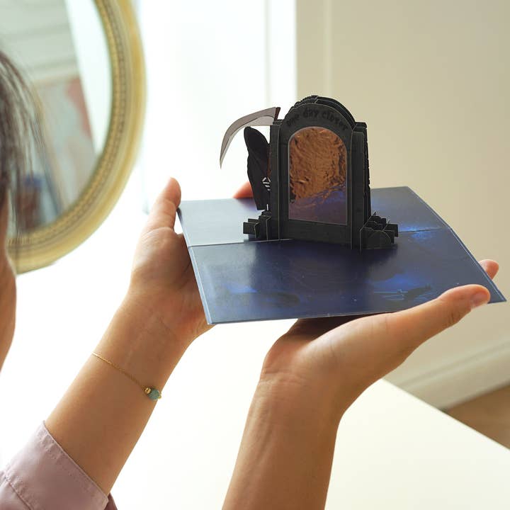 Card Foolery – wholesale Födelsedagskort – En dag närmare 3D pop-up födelsedagskort med mörk humor5