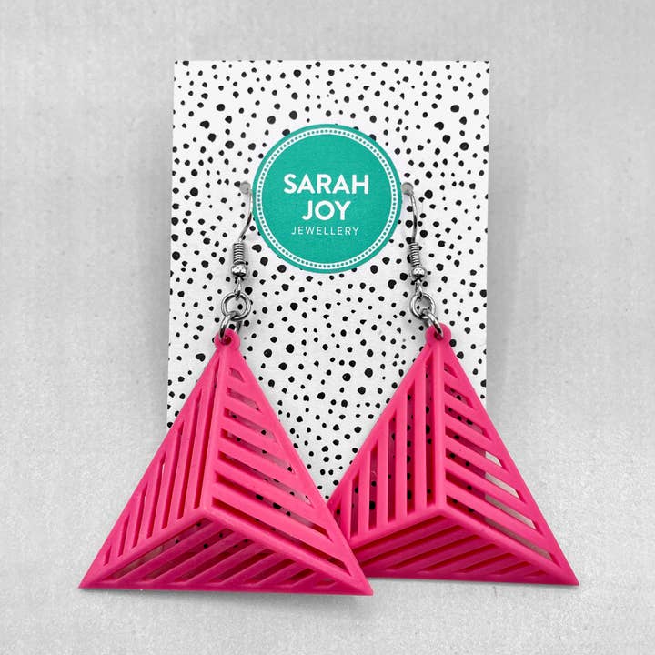 Grote driehoekige oorbellen met strepen voor wholesale door Sarah Joy Jewellery