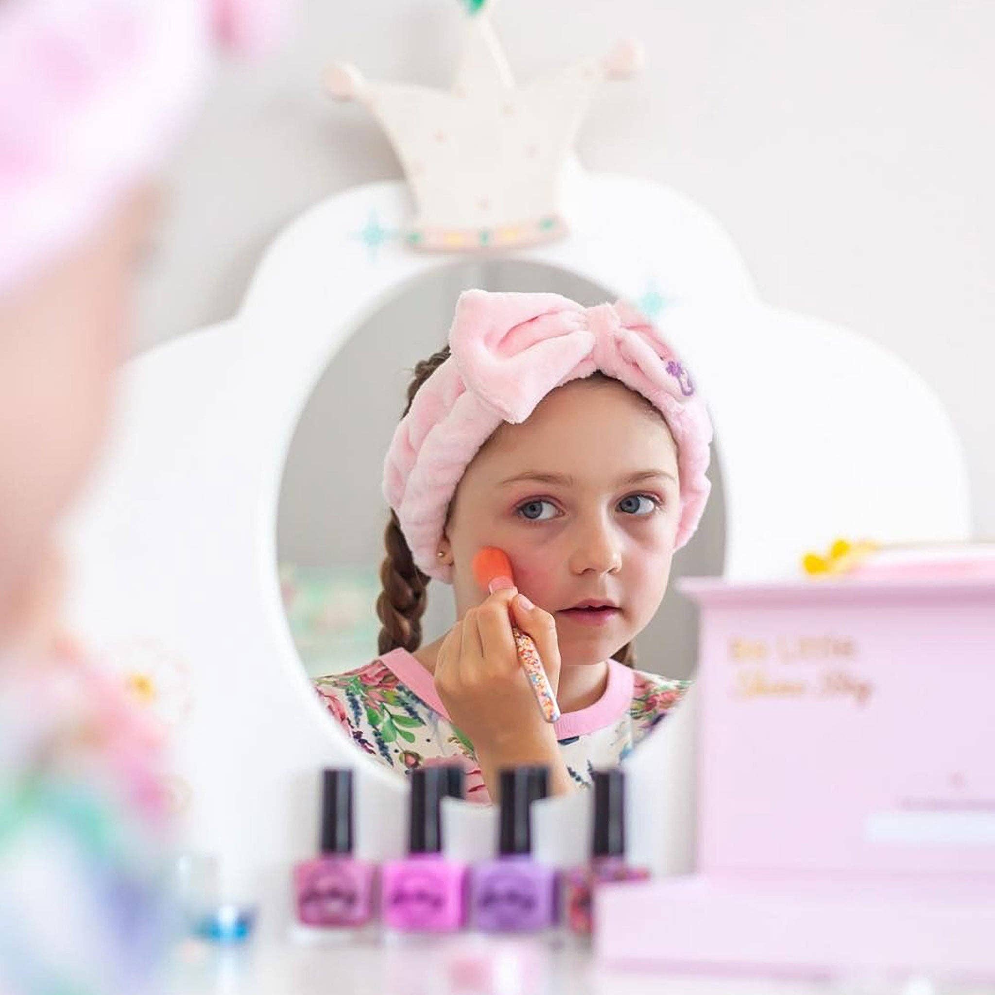 Soft Pink with Sparkles Oh Flossy Deluxe Makeup Set for wholesale on Faire15