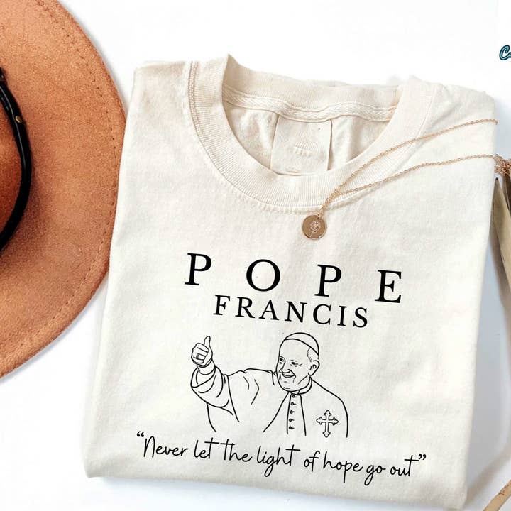 CVH DREAMY LTD - Wholesale T-Shirt (Graphic) - Unisex - Never Let The Light of Hope Go Out Shirt, Pope Francis Tee