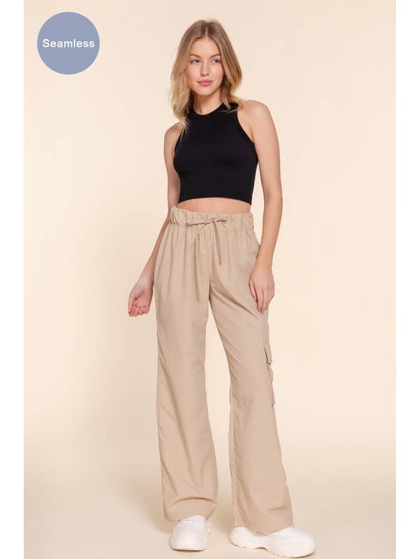 Active Basic | Active USA – Großhandel Strickoberteil – Damen – Ärmelloses, nahtloses Ripptop mit Rundhalsausschnitt3