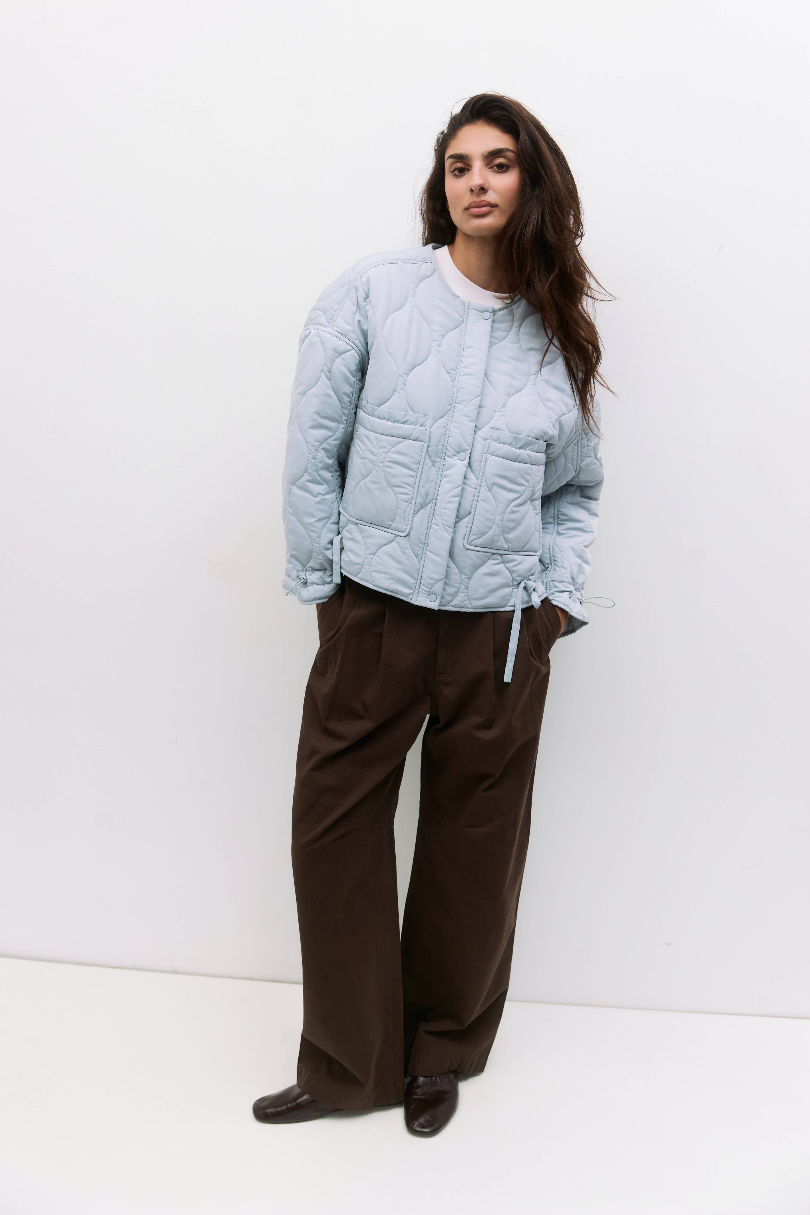 MOD REF – Großhandel Jacke – Damen – The Kara Jacket | Gesteppte Jacke mit Reißverschluss43