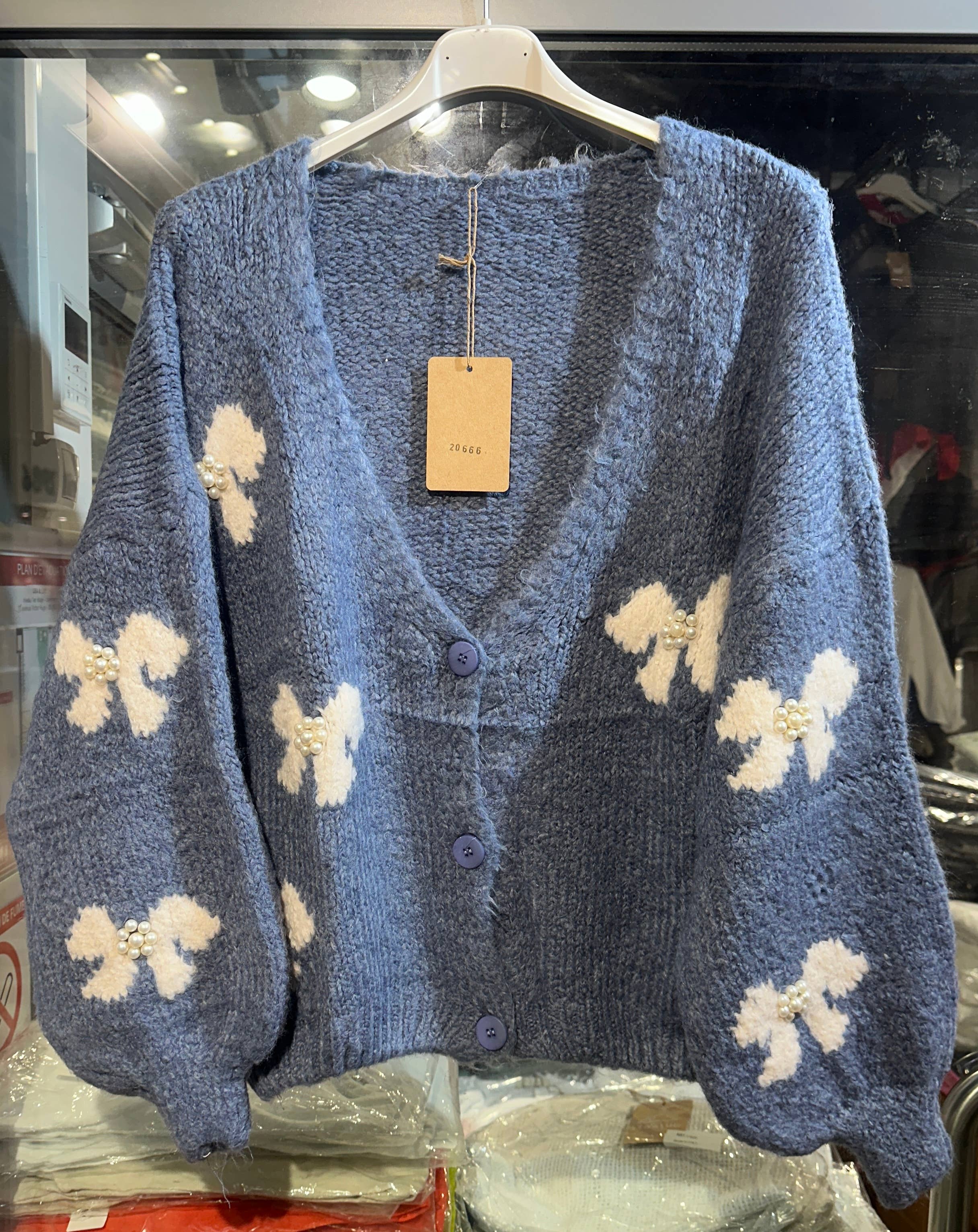 LÉA & LUC - Vente Pull en maille – femme - Gilet motif papillon avec perle REF. 206660