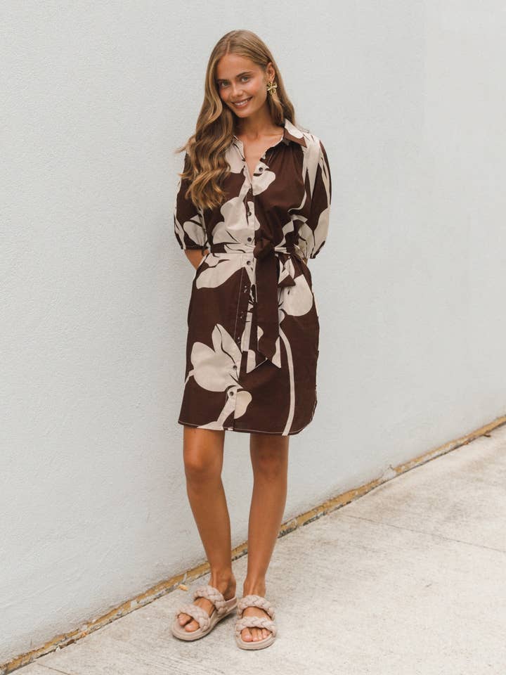 ABITO CORTO FIORITURA DI CIOCCOLATO per la vendita all'ingrosso da parte di Global Fashion House