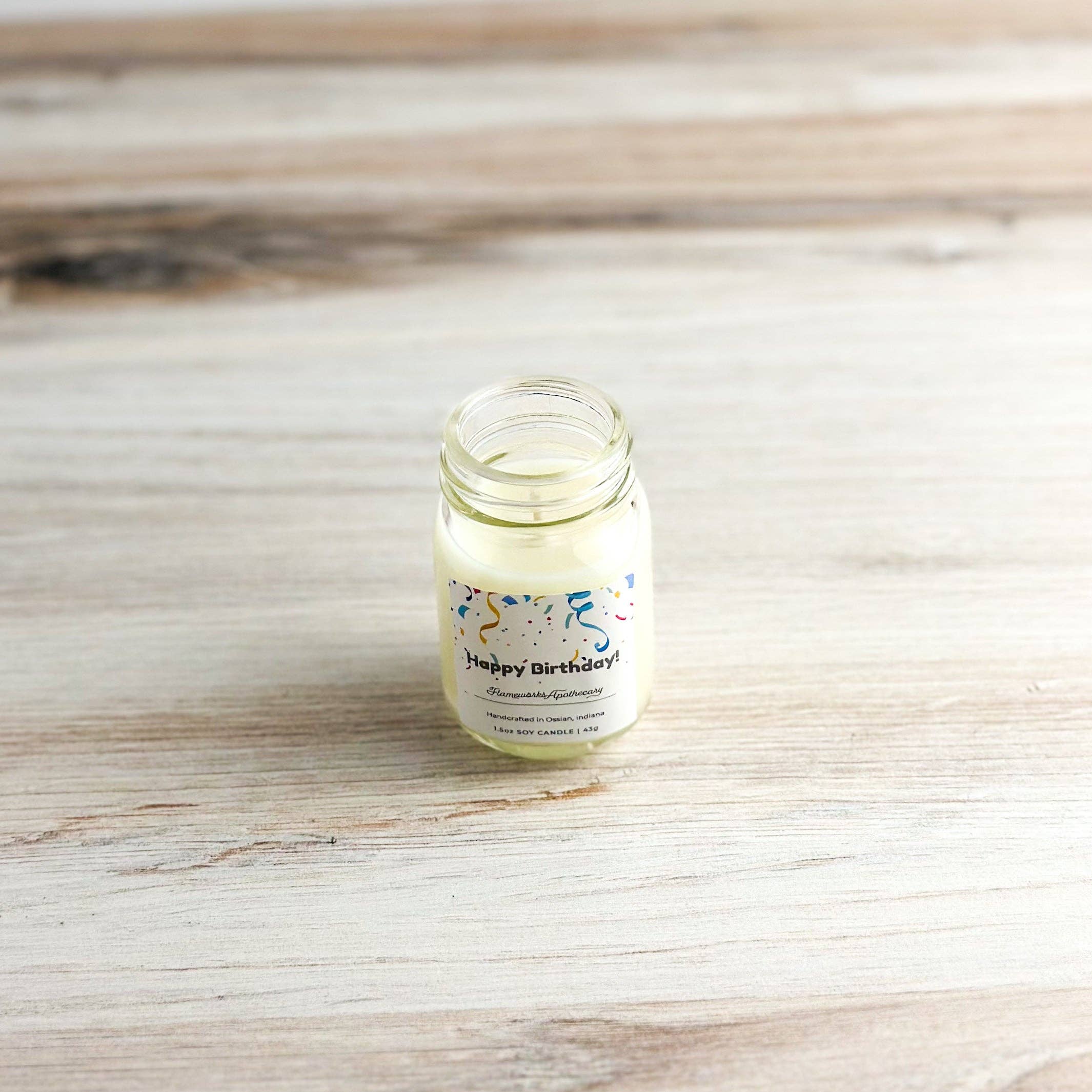 Flameworks Apothecary - Vente Bougie en bocal - Joyeux Anniversaire Bougie Mini Mason Jar 1,5 oz1