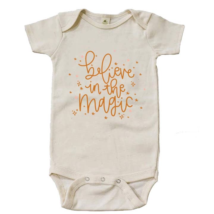 „Believe In the Magic” body met korte mouwen voor wholesale door House Of Luna