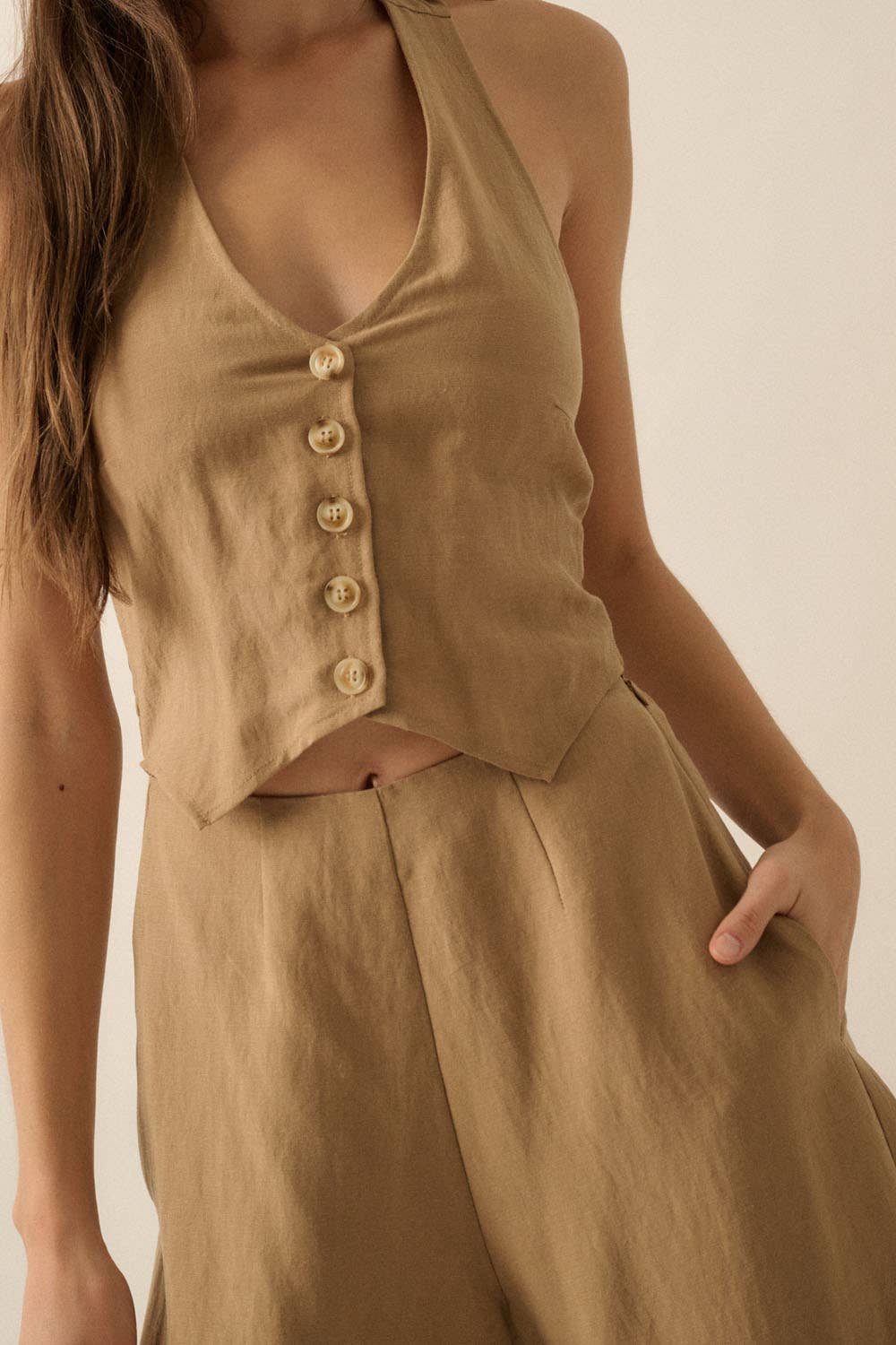 Promesa USA – Großhandel Jumpsuit – Damen – Einfarbiger, texturierter, weit geschnittener Jumpsuit mit Neckholder und Weste10