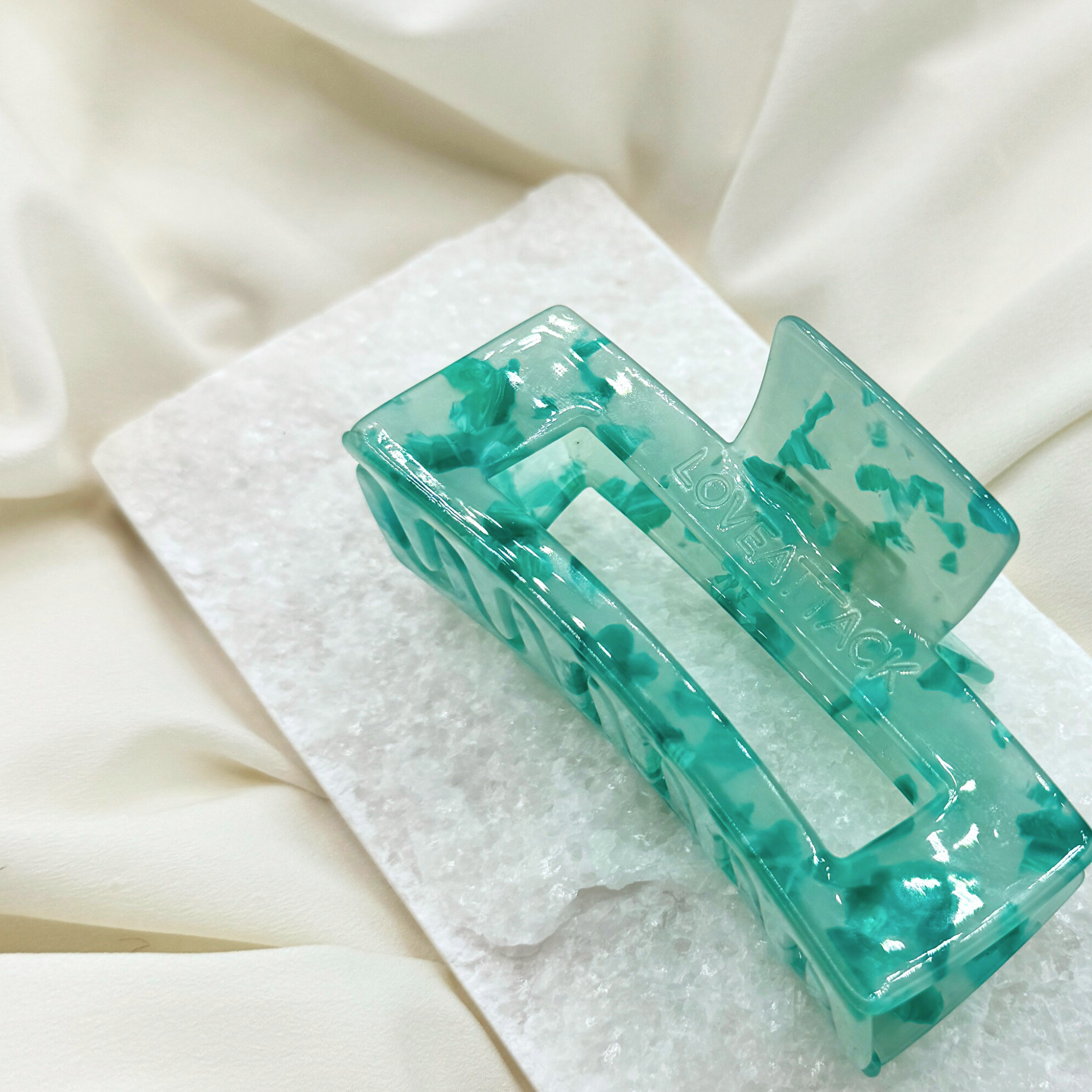 Love Attack - Wholesale Hair Clip - Women's - Aven Speckle Minimalist Cellulose Acetate Hair Claw Clips1