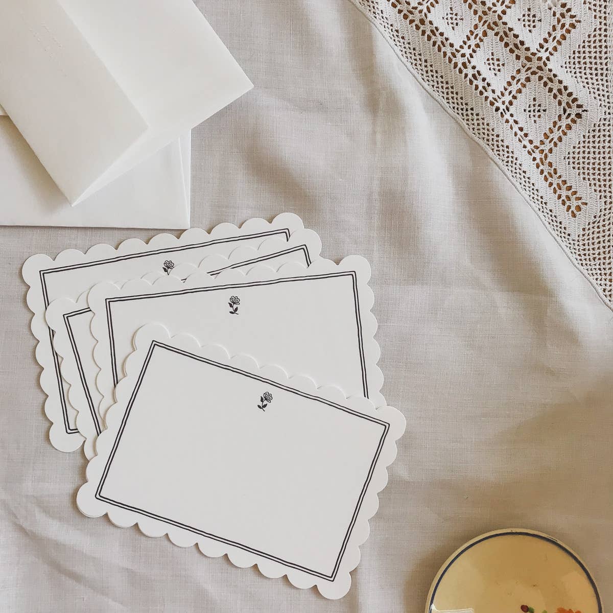 Annie Brougham Paper Goods. - Vendita all'ingrosso Biglietti di auguri generici - Nota piatta tipografica, bordo blu7