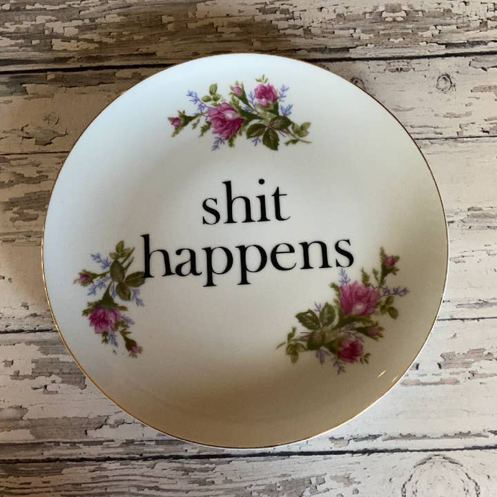 Assiettes amusantes recyclées, Shit Happens, Boutique de cadeaux pour la vente par pretty little creeps
