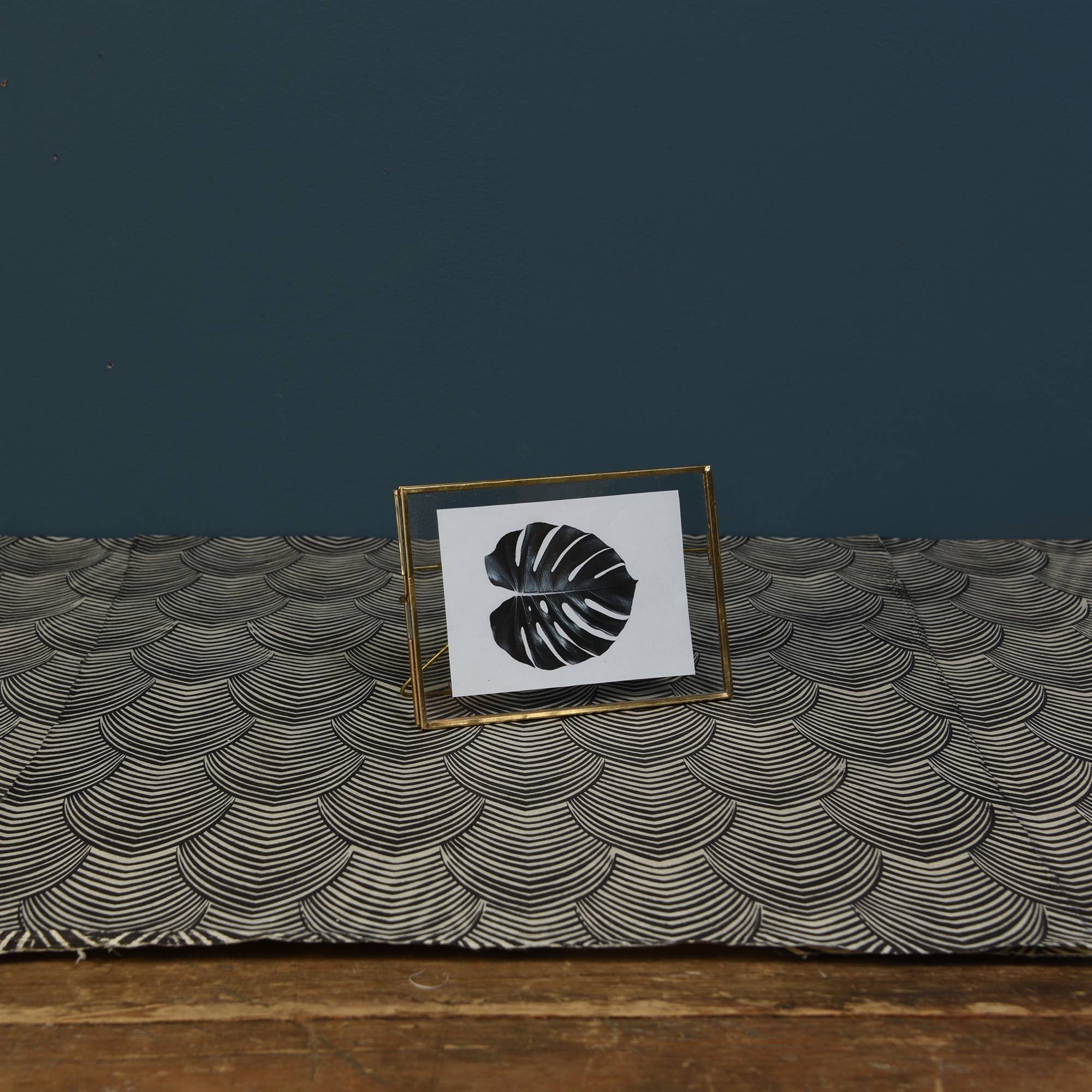 HomArt - Wholesale Easel - Monroe Easel Frame - Horizontal - Brass4