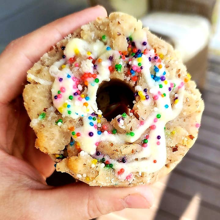 Stuffum Naturals – wholesale Cake – Birthday Cake Donut (Whey)1