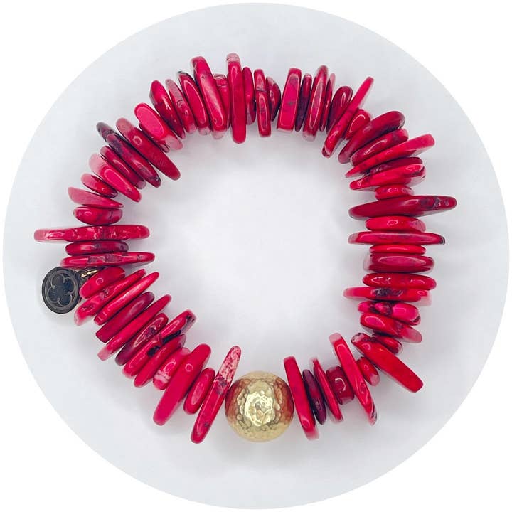 Rote Howlith-Scheiben mit gehämmertem Goldakzent für den Großhandel von Oriana Lamarca Designs