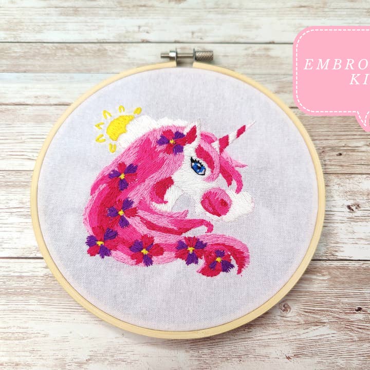 Kit da ricamo unicorno, kit di ricamo a mano prestampato, Regno Unito per la vendita all'ingrosso da parte di Kims Crafty Corner