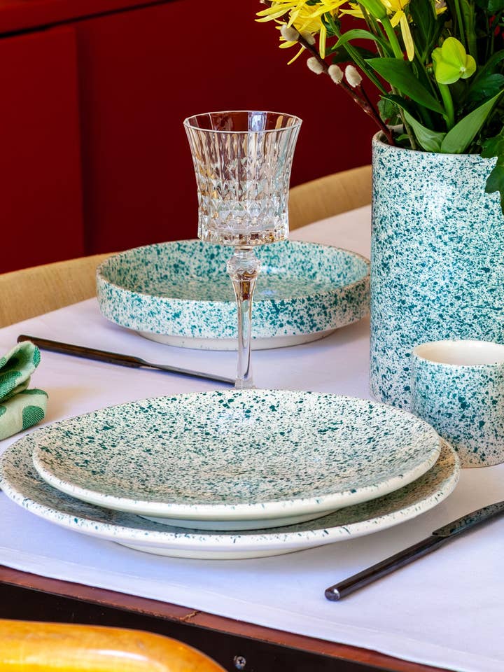 Medium green tasks plate (Ø24cm) for wholesale by Marobali