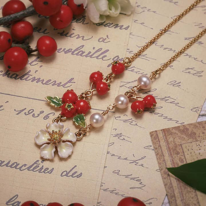 Verdivine – wholesale Pendant/charm necklace – Cranberry Flowers Necklace2