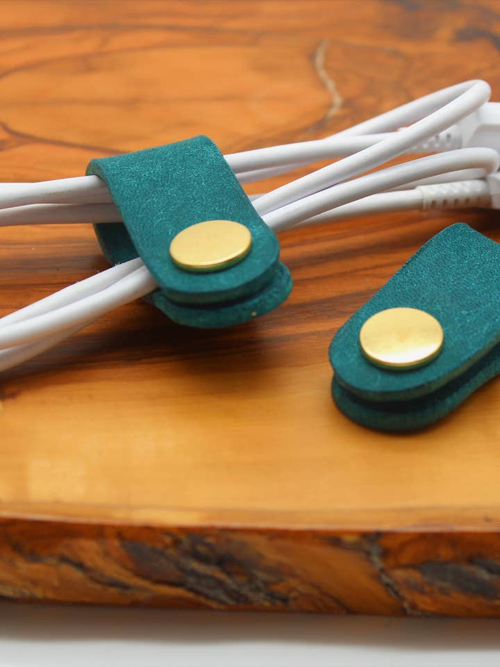 2-pack genuine leather cable organizers for wholesale by Sweet Leather Gitfs