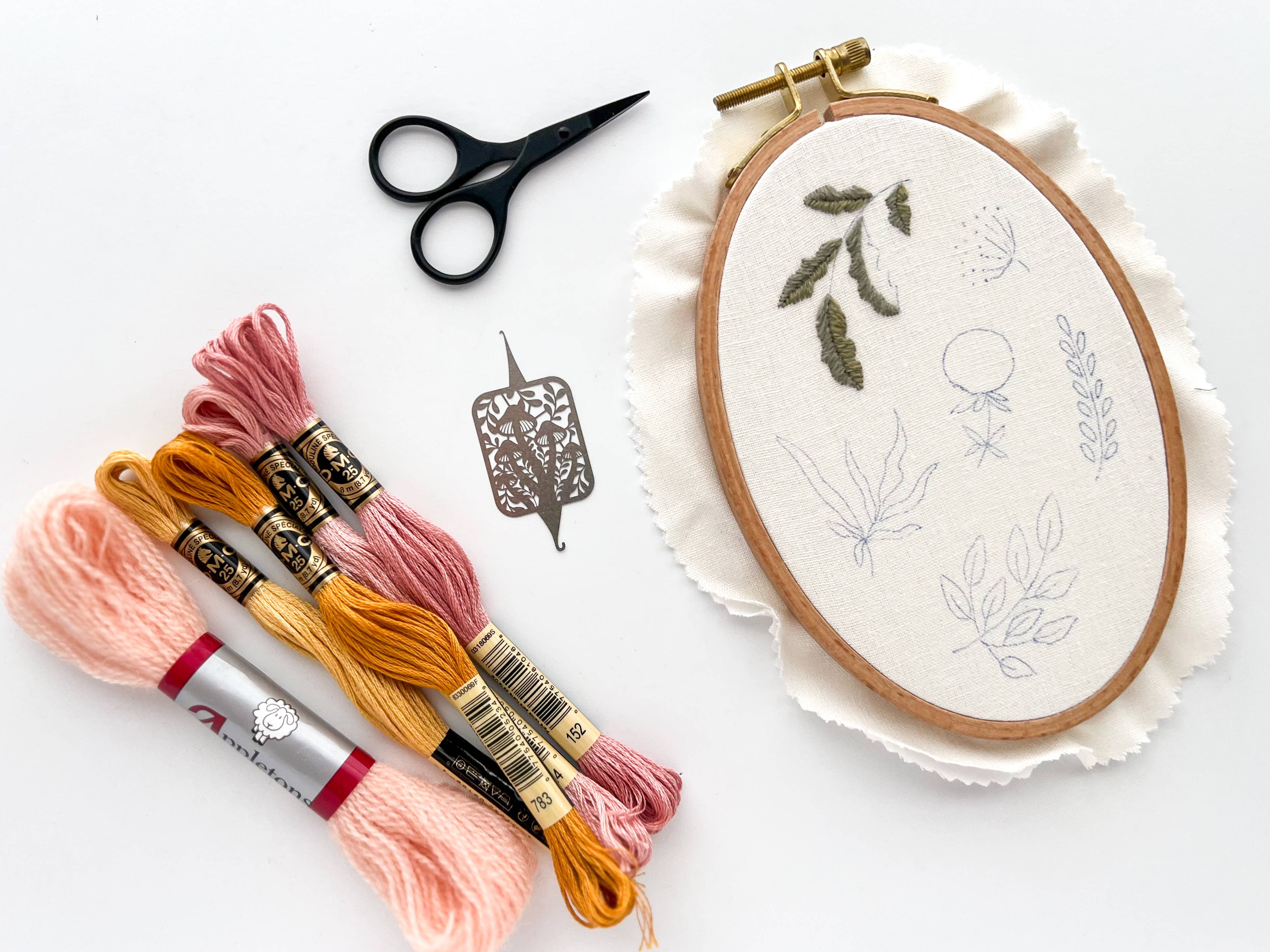 Matryoshka Doll Shop - Wholesale Embroidery/Cross Stitch Supplies - Needle threader for embroidery, cross stitch, sewing3