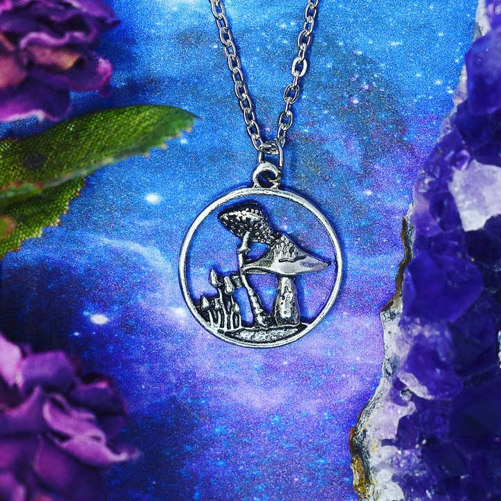 Pendentif en forme de champignon Many Kinds pour la vente par JorieJewelry