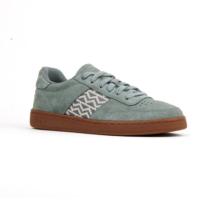 N'GO Shoes - Wholesale Lifestyle Sneakers - Unisex - Saigon Suede '24 low-top sneakers in light blue suede and gum
1