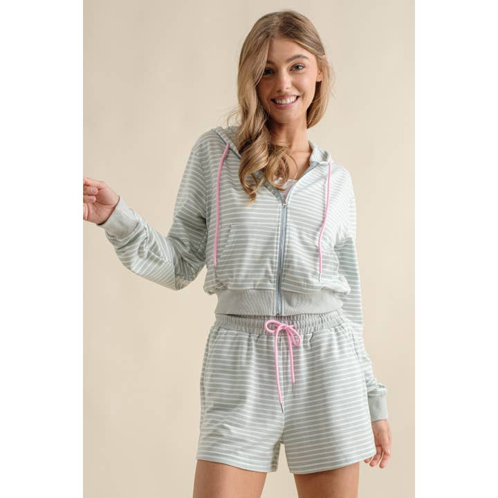 Sweet Generis – wholesale Lounge set – Women's – CONTRAST DRAWSTRING ZIP UP HOODIE AND SHORTS SET18