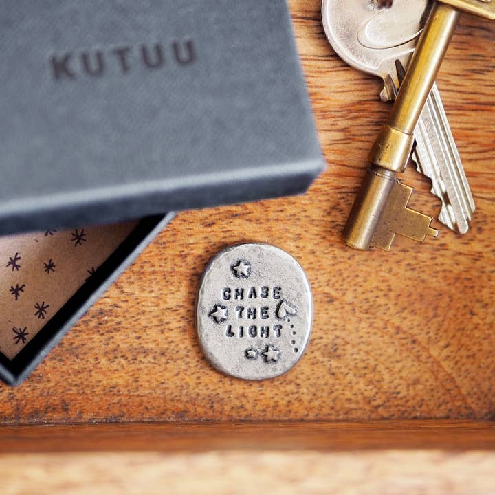 Kutuu - Wholesale Keepsake Coin/Token - 'Chase the Light' Pocket Token