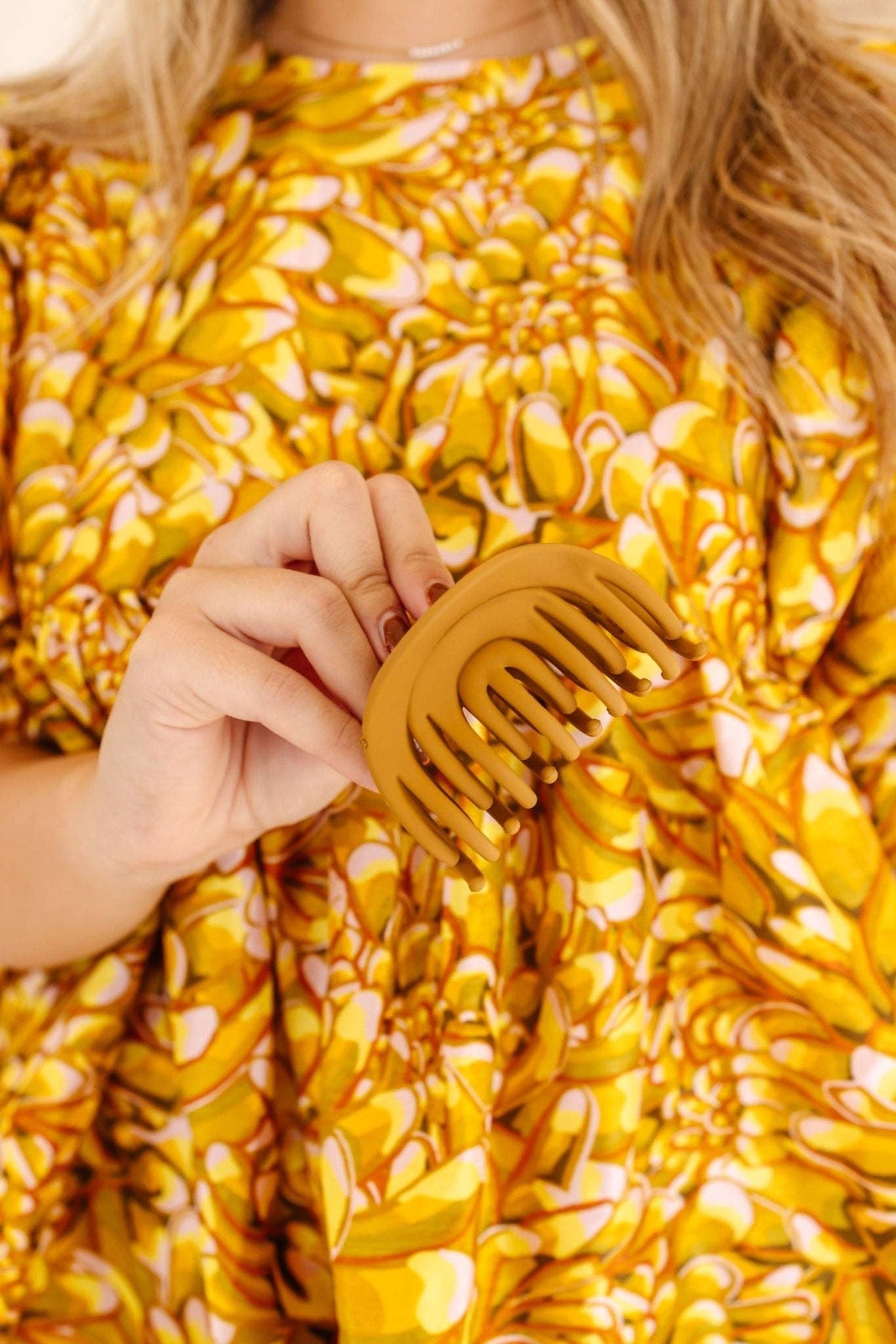 Shop Andi - Wholesale Hair Clip - Women's - Rainbow Claw Clip9