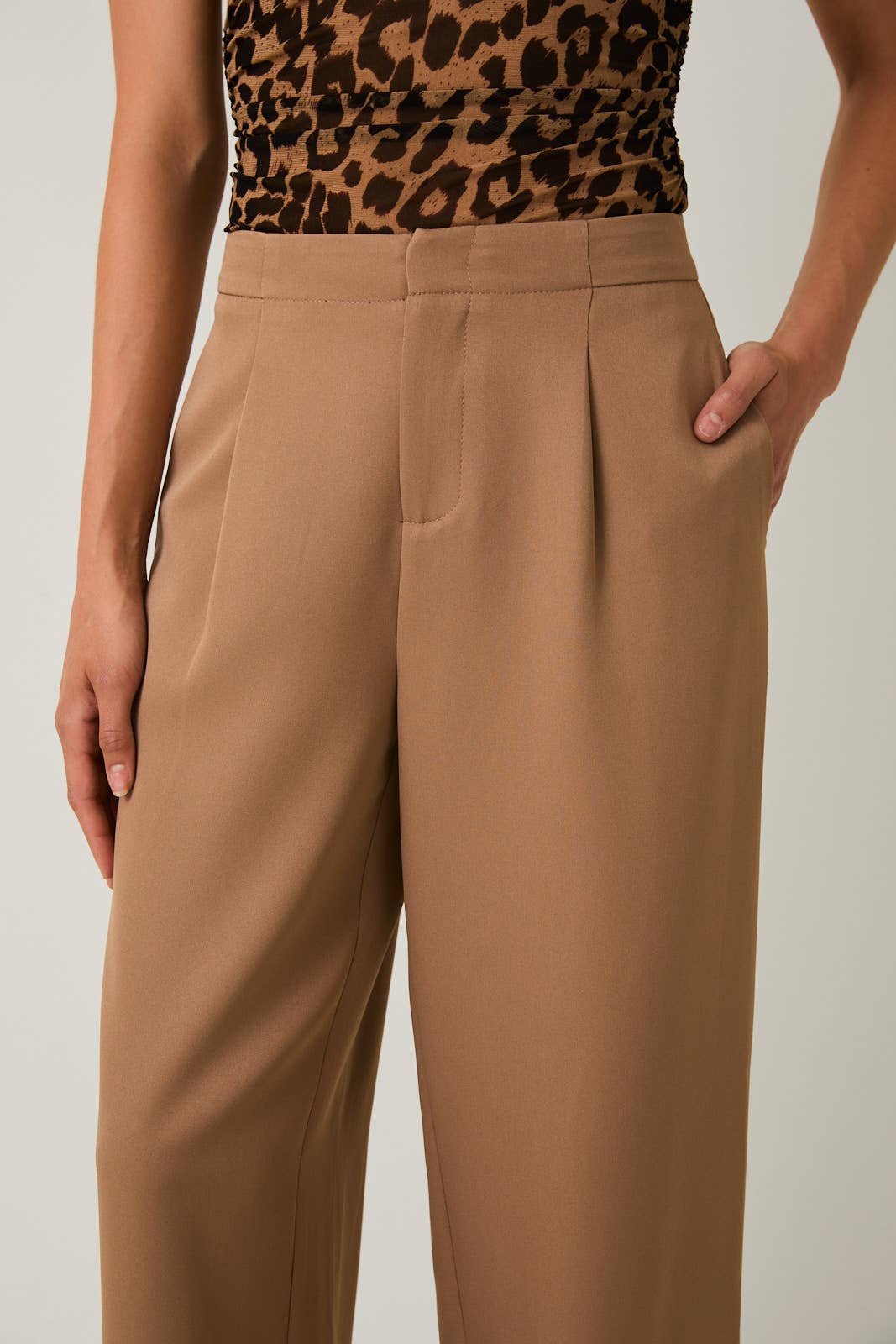 TAUPE PANTALONS DE COSTUME en vente sur Faire9