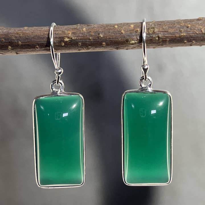 Orecchini in onice verde in argento sterling per la vendita all'ingrosso da parte di Nugent Jewelry